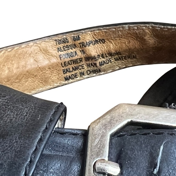 FRYE Grey Leather Alessia Trapunto Flats - Thong Sandals, Size 8 - Picture 3 of 7